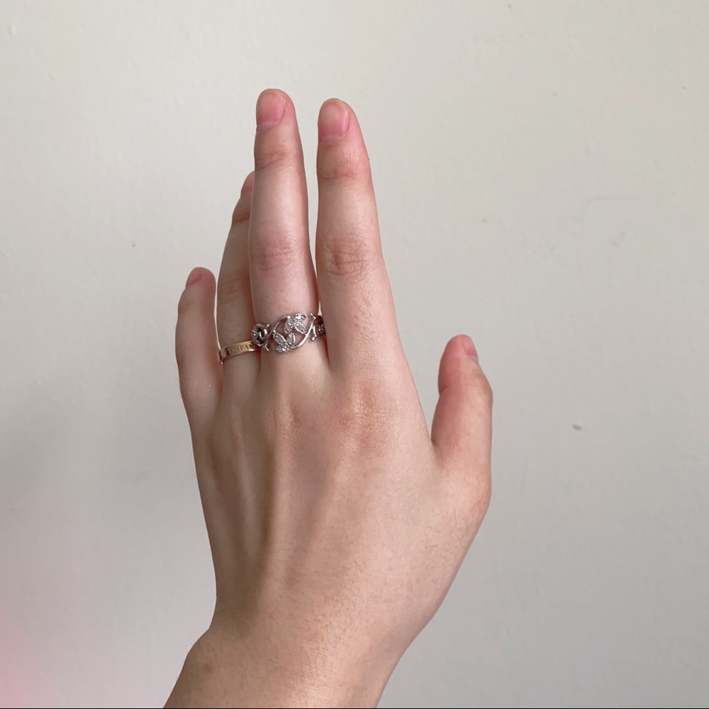 Silver accent ring